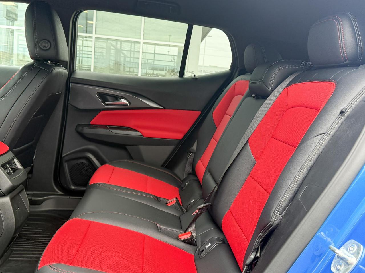 2025 Chevrolet Equinox EV RS FULLY ELECTRIC WITH REMOTE START/ENTRY, HEATED SEATS, HEATED STEERING WHEEL, POWER LIFTGATE, HD SURROUND VISION Photo