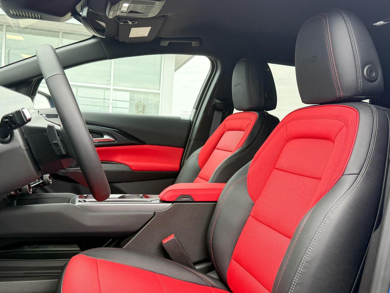 2025 Chevrolet Equinox EV RS FULLY ELECTRIC WITH REMOTE START/ENTRY, HEATED SEATS, HEATED STEERING WHEEL, POWER LIFTGATE, HD SURROUND VISION Photo