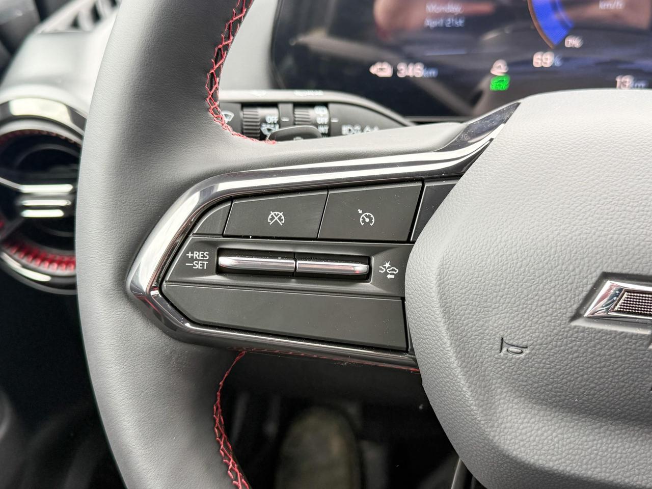 2025 Chevrolet Equinox EV RS FULLY ELECTRIC WITH REMOTE START/ENTRY, HEATED SEATS, HEATED STEERING WHEEL, POWER LIFTGATE, HD SURROUND VISION Photo