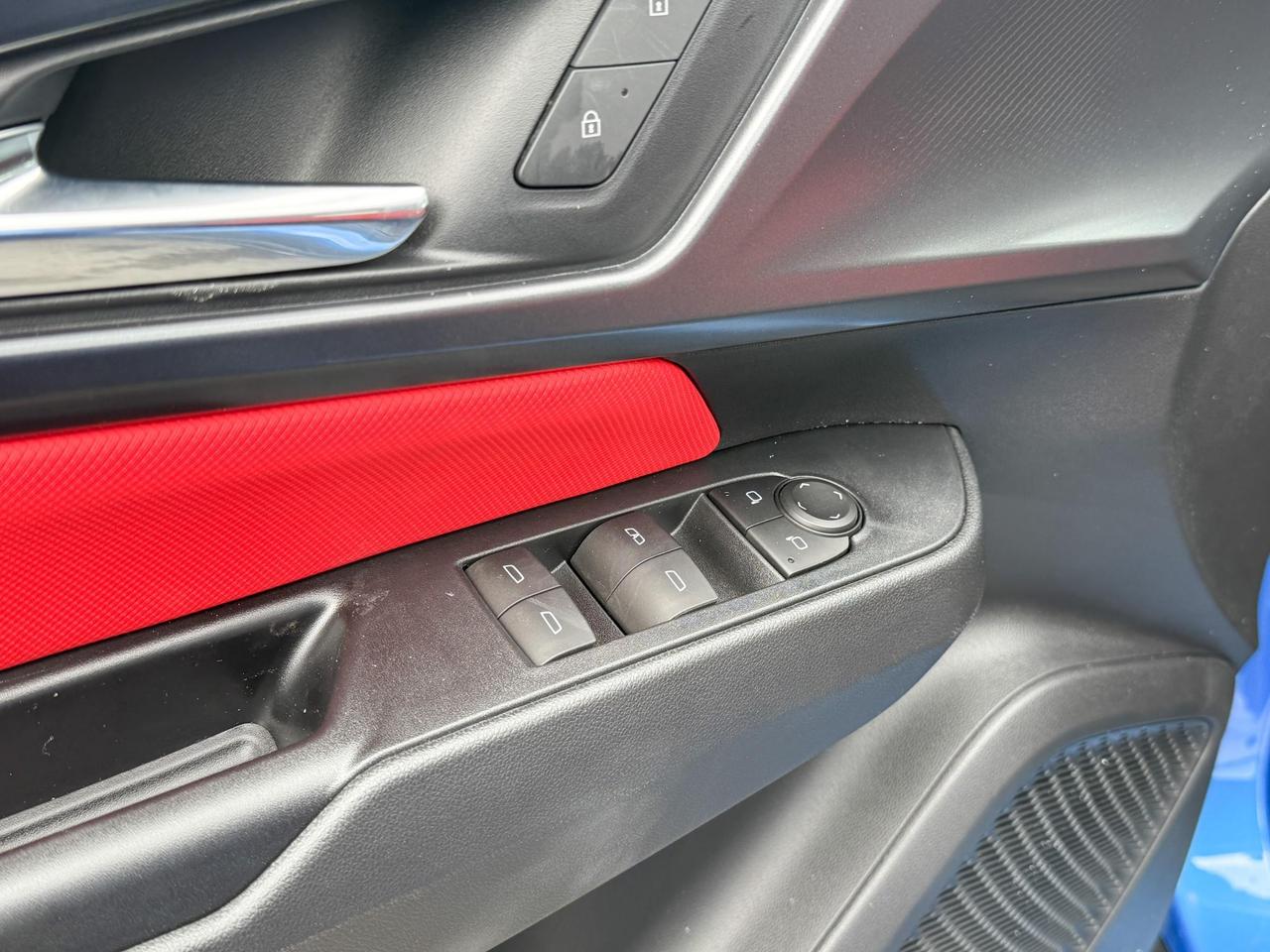 2025 Chevrolet Equinox EV RS FULLY ELECTRIC WITH REMOTE START/ENTRY, HEATED SEATS, HEATED STEERING WHEEL, POWER LIFTGATE, HD SURROUND VISION Photo