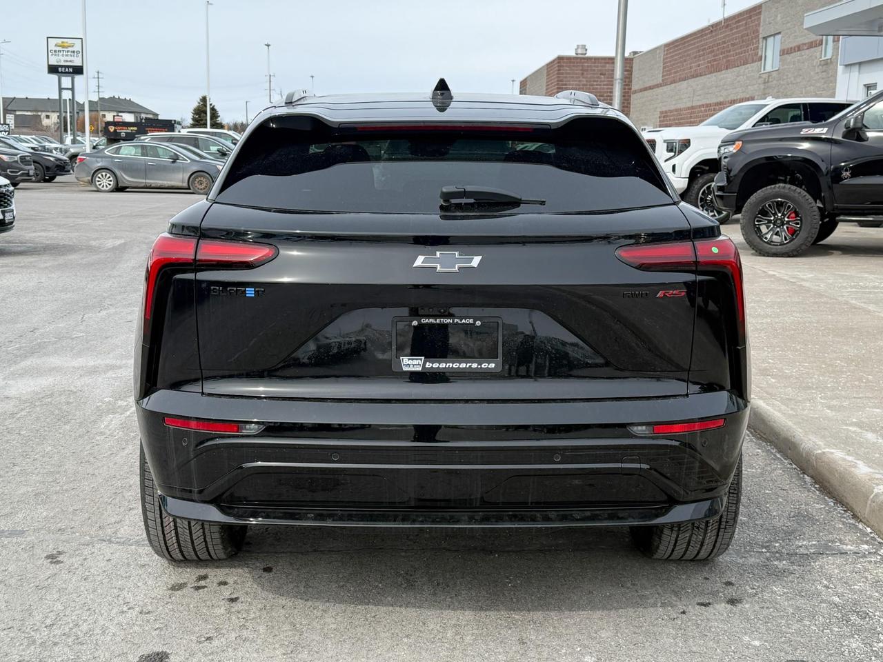 2025 Chevrolet Blazer EV RS FULLY ELECTRIC WITH REMOTE START/ENTRY, SUNROOF, HEATED SEATS, VENTILATED SEATS, HEATED STEERING WHEEL, POWER LIFTGATE, HD SURROUND VISION Photo3