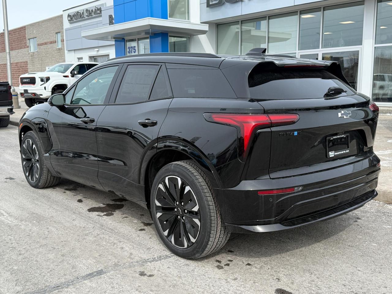 2025 Chevrolet Blazer EV RS FULLY ELECTRIC WITH REMOTE START/ENTRY, SUNROOF, HEATED SEATS, VENTILATED SEATS, HEATED STEERING WHEEL, POWER LIFTGATE, HD SURROUND VISION Photo2