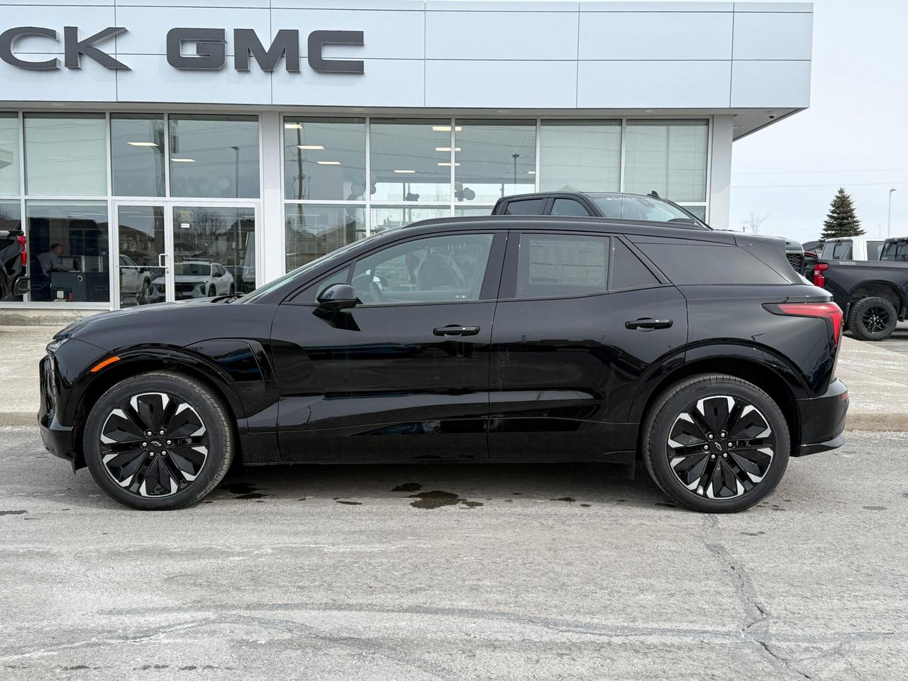 2025 Chevrolet Blazer EV RS FULLY ELECTRIC WITH REMOTE START/ENTRY, SUNROOF, HEATED SEATS, VENTILATED SEATS, HEATED STEERING WHEEL, POWER LIFTGATE, HD SURROUND VISION Photo