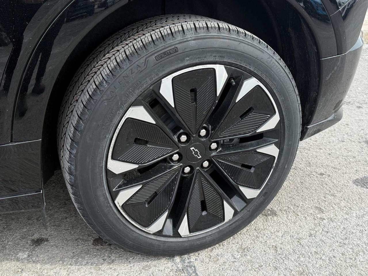 2025 Chevrolet Blazer EV RS FULLY ELECTRIC WITH REMOTE START/ENTRY, SUNROOF, HEATED SEATS, VENTILATED SEATS, HEATED STEERING WHEEL, POWER LIFTGATE, HD SURROUND VISION Photo