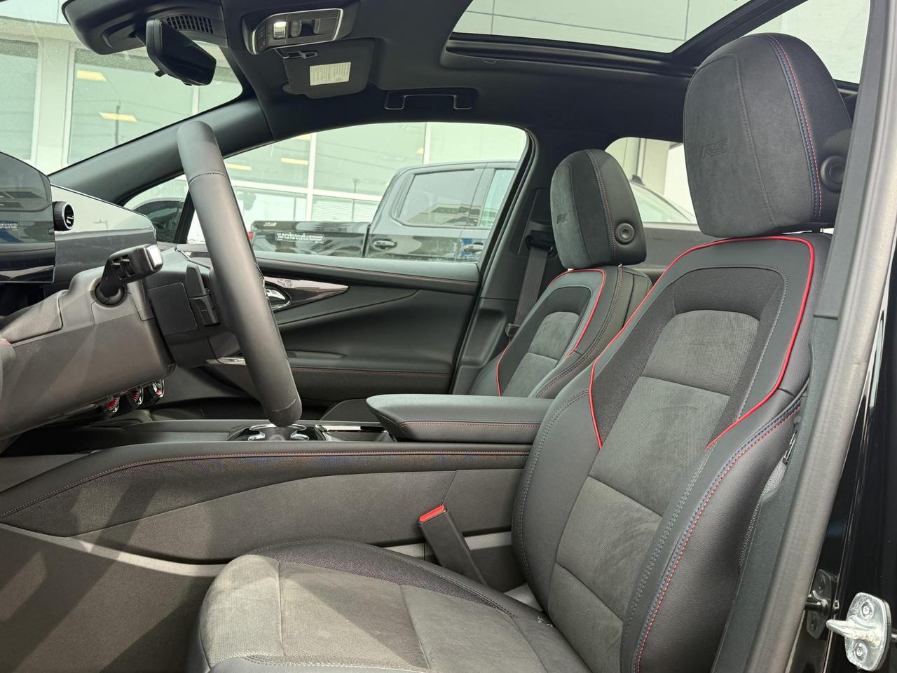 2025 Chevrolet Blazer EV RS FULLY ELECTRIC WITH REMOTE START/ENTRY, SUNROOF, HEATED SEATS, VENTILATED SEATS, HEATED STEERING WHEEL, POWER LIFTGATE, HD SURROUND VISION Photo