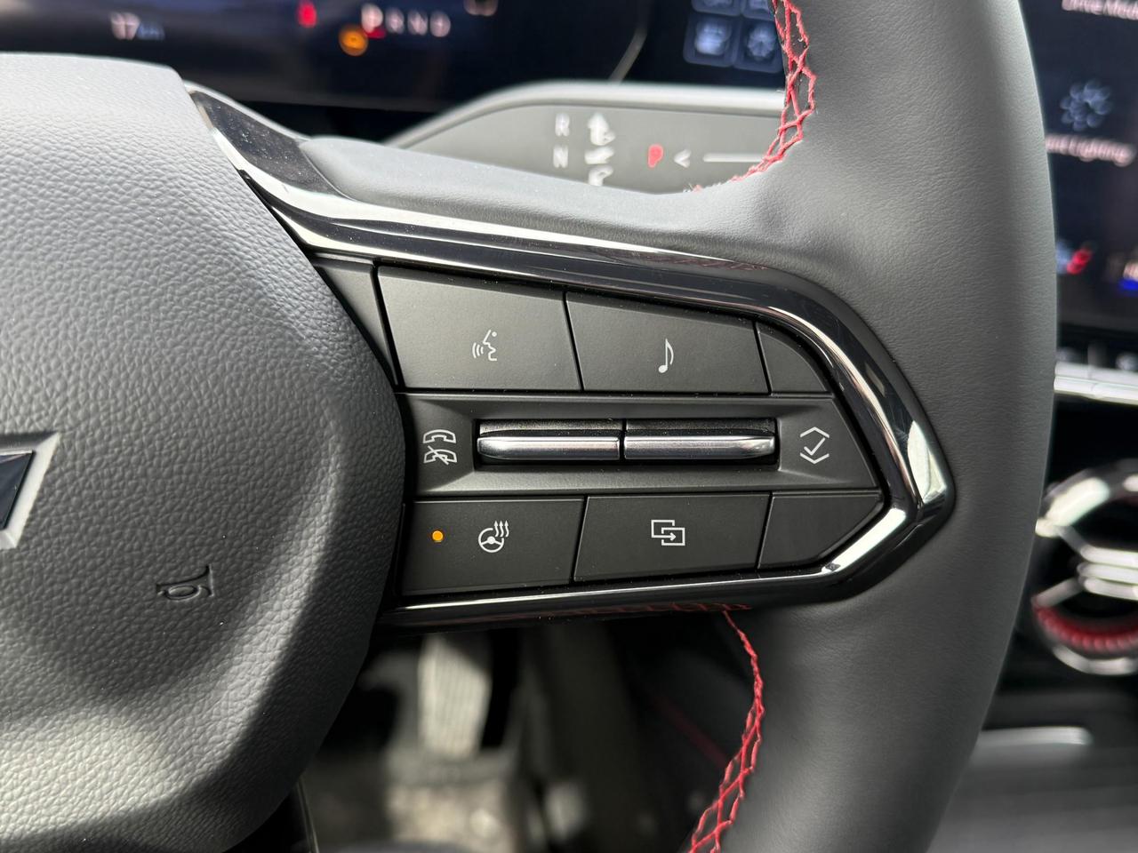 2025 Chevrolet Blazer EV RS FULLY ELECTRIC WITH REMOTE START/ENTRY, SUNROOF, HEATED SEATS, VENTILATED SEATS, HEATED STEERING WHEEL, POWER LIFTGATE, HD SURROUND VISION Photo