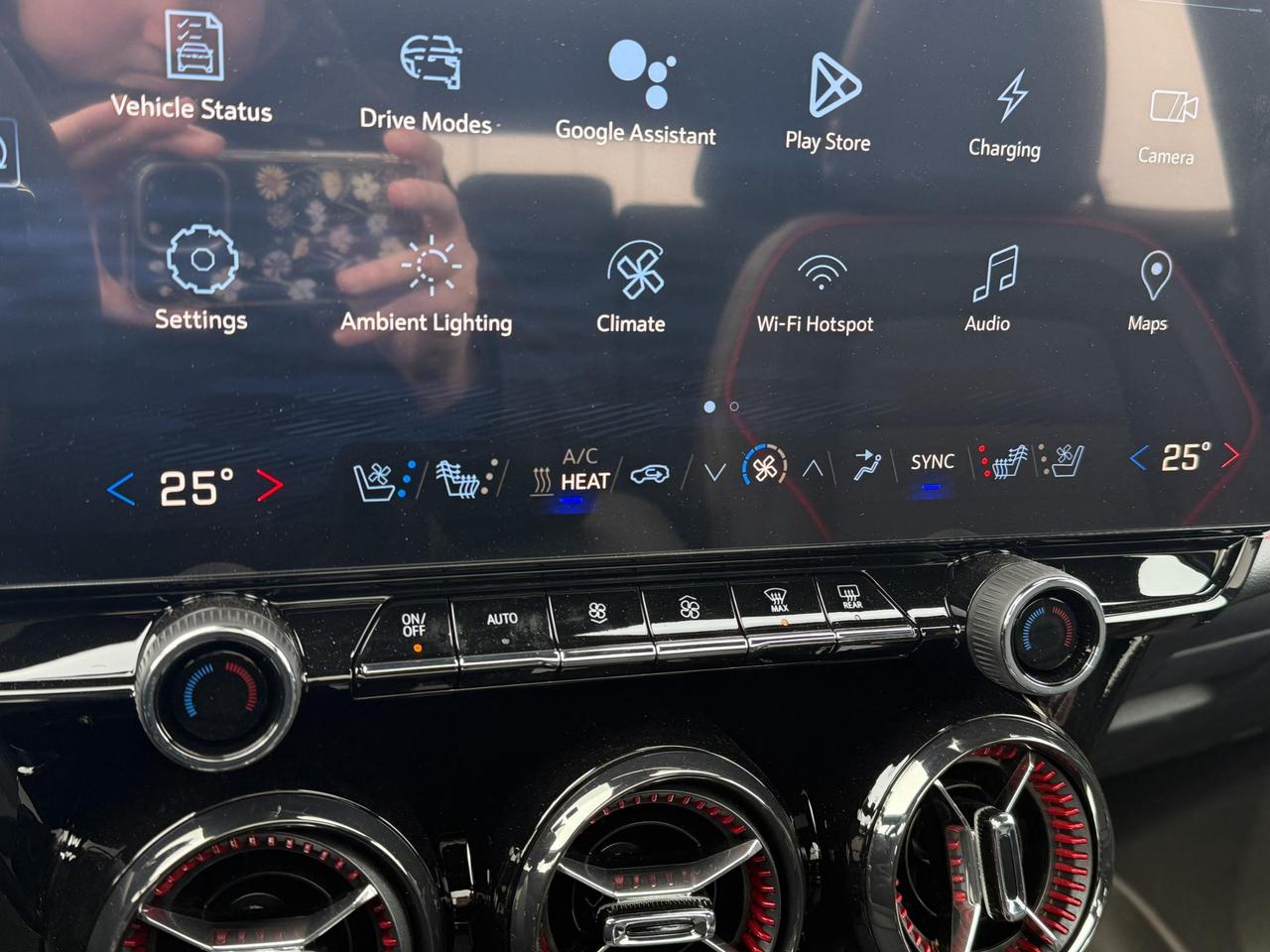 2025 Chevrolet Blazer EV RS FULLY ELECTRIC WITH REMOTE START/ENTRY, SUNROOF, HEATED SEATS, VENTILATED SEATS, HEATED STEERING WHEEL, POWER LIFTGATE, HD SURROUND VISION Photo