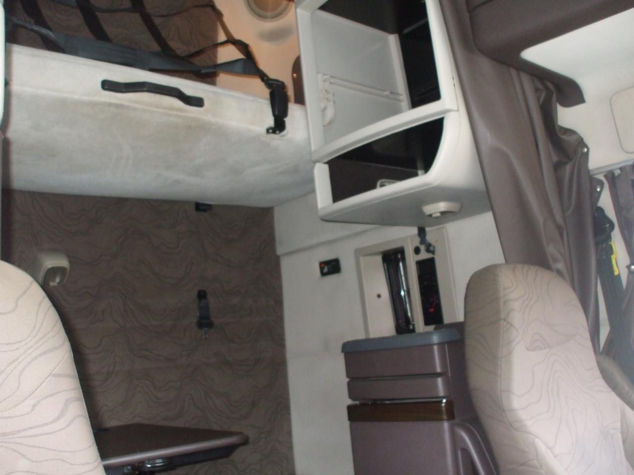 2013 Volvo VNL VNL D13 Engine,780,New Brakes,Certified - Photo #17