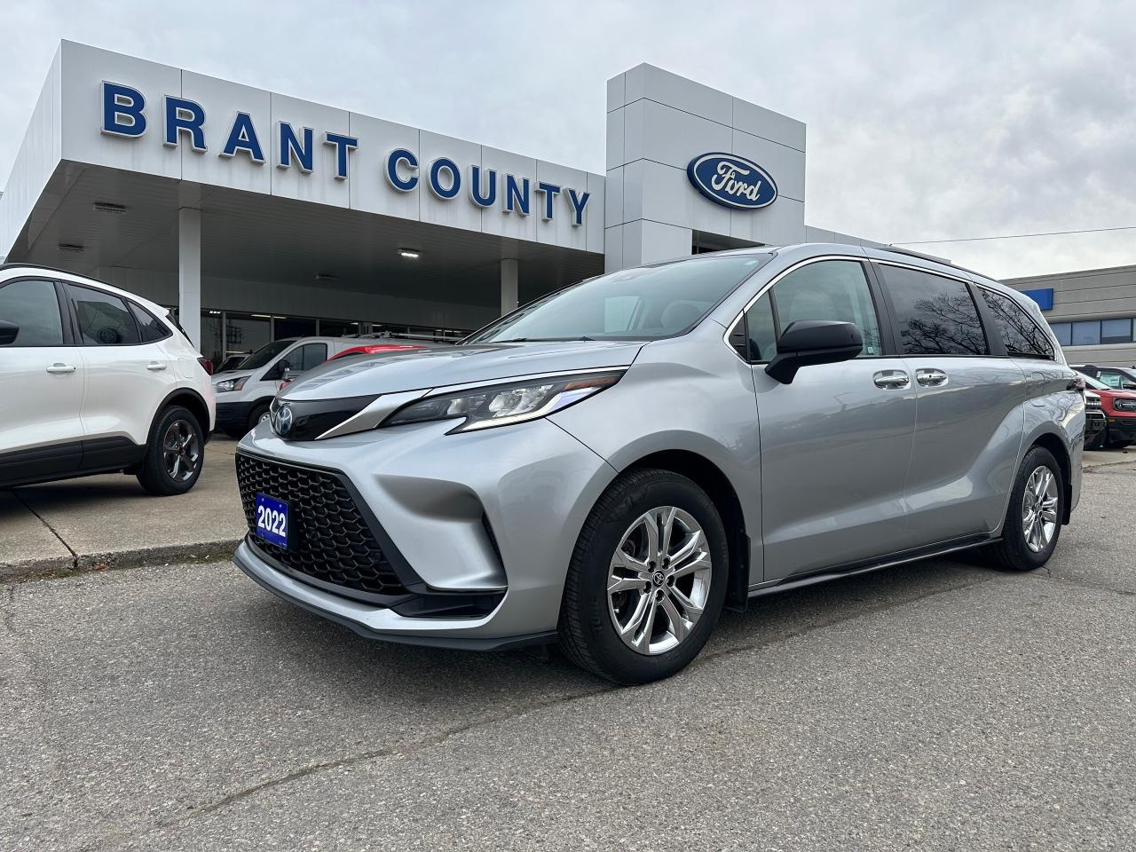 Used 2022 Toyota Sienna XSE HYBRID for sale in Brantford, ON