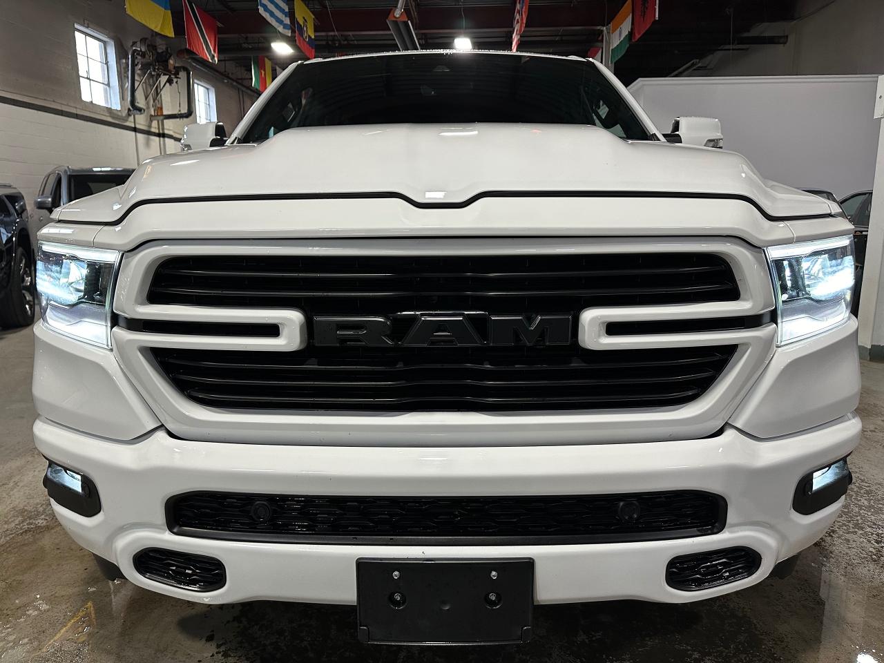 2022 RAM 1500 SPORT 4X4 CREW CAB 5'7" BOX - Photo #3