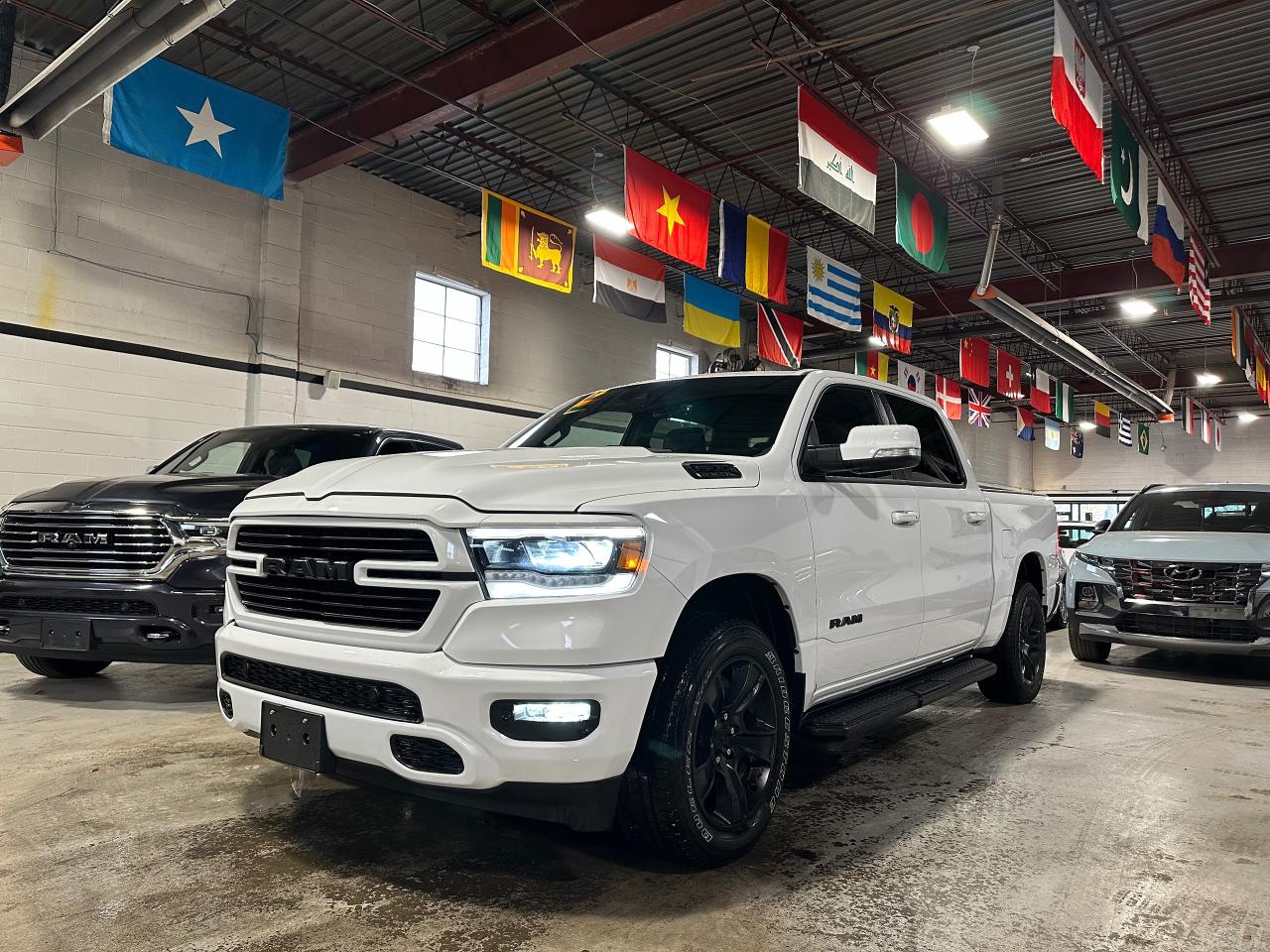 2022 RAM 1500 SPORT 4X4 CREW CAB 5'7" BOX - Photo #2