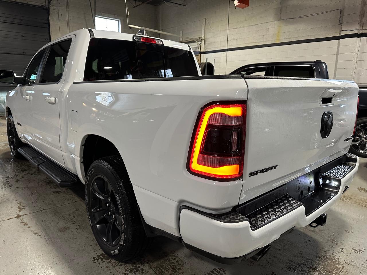 2022 RAM 1500 SPORT 4X4 CREW CAB 5'7" BOX - Photo #18