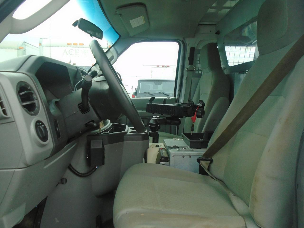 2011 Ford Econoline E-350 Super Duty Commercial - Photo #11
