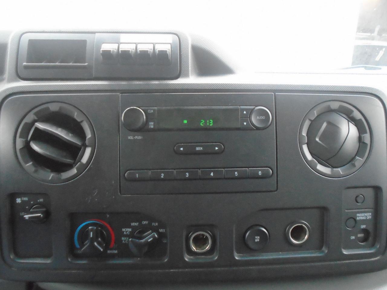 2011 Ford Econoline E-350 Super Duty Commercial - Photo #15