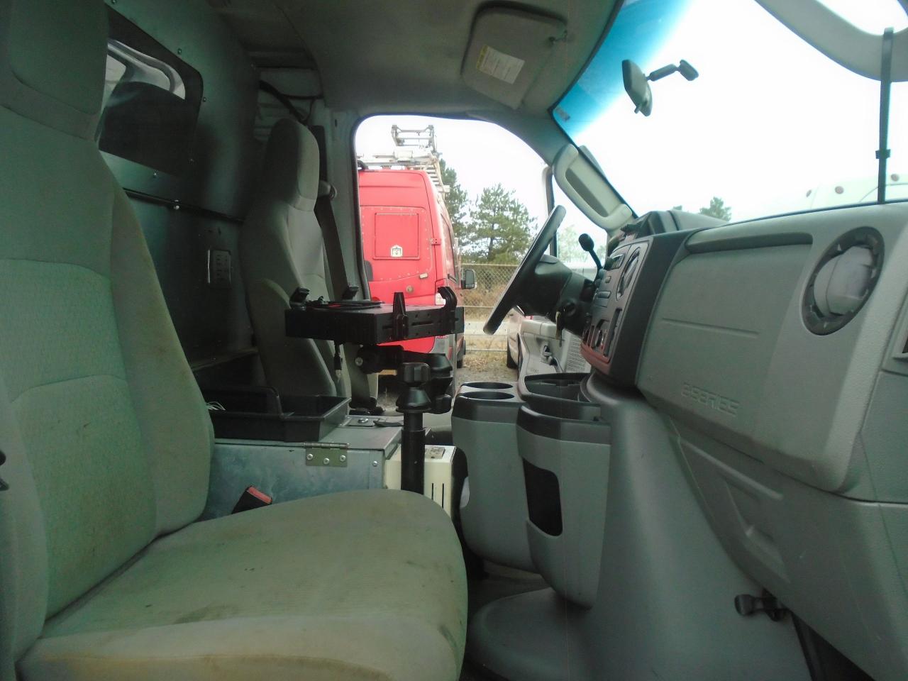 2011 Ford Econoline E-350 Super Duty Commercial - Photo #16