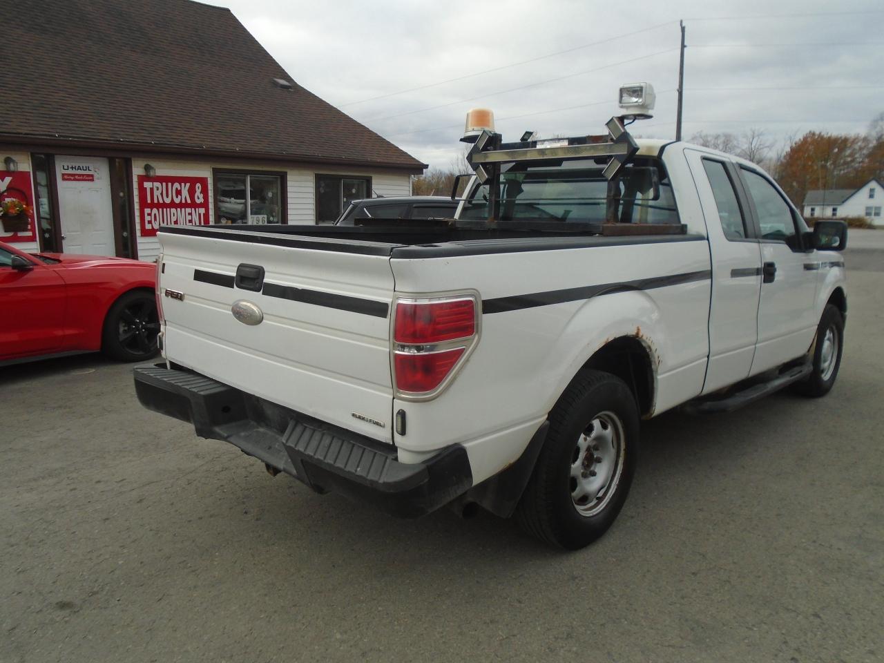 2011 Ford F-150 2WD SuperCab 145 XL EXTENDED CAB STD - Photo #2