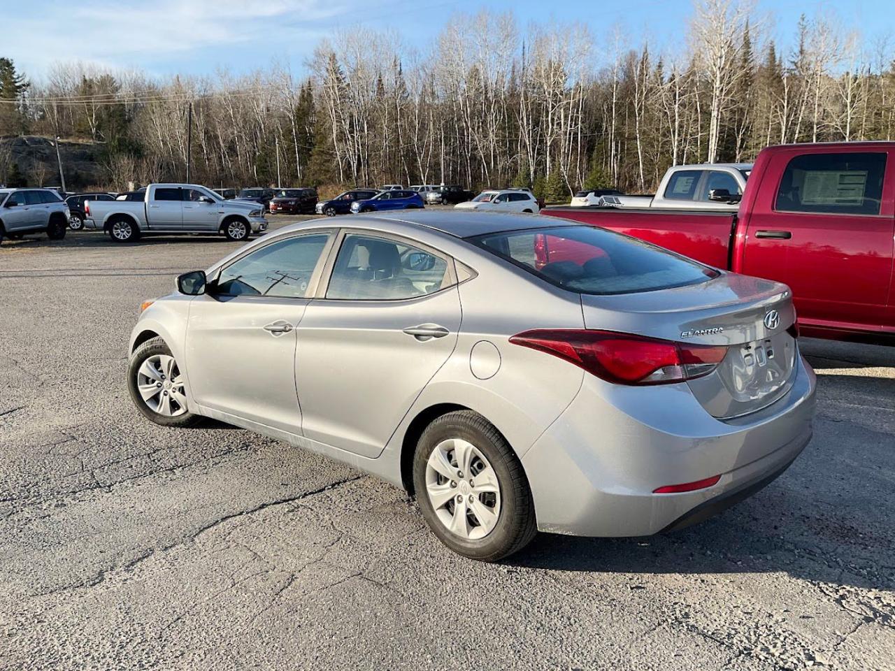2016 Hyundai Elantra  Photo3