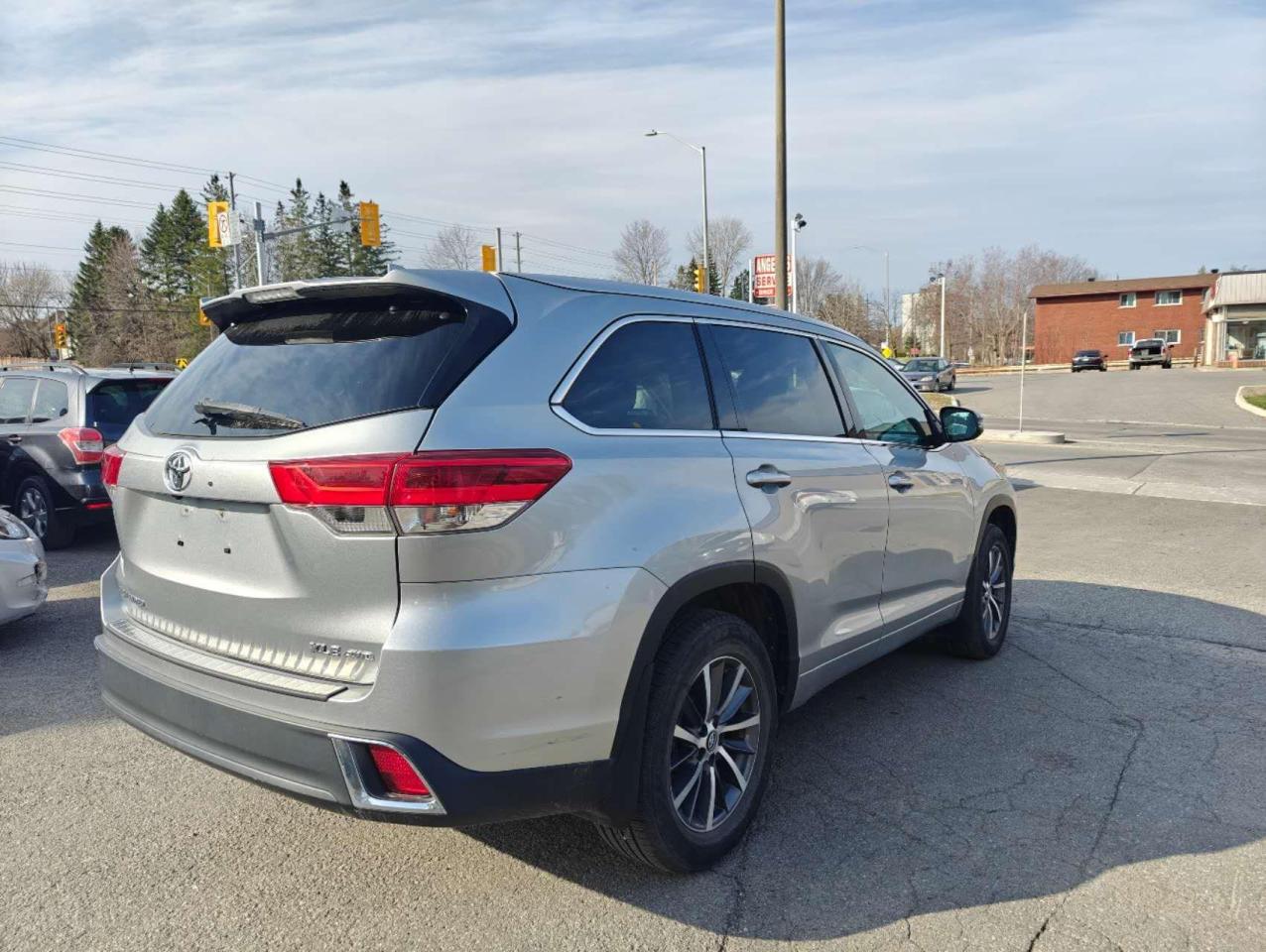 2017 Toyota Highlander XLE AWD - Photo #5