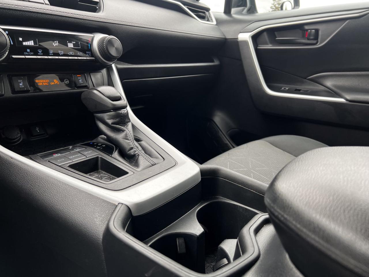 2021 Toyota RAV4 LE - Photo #8