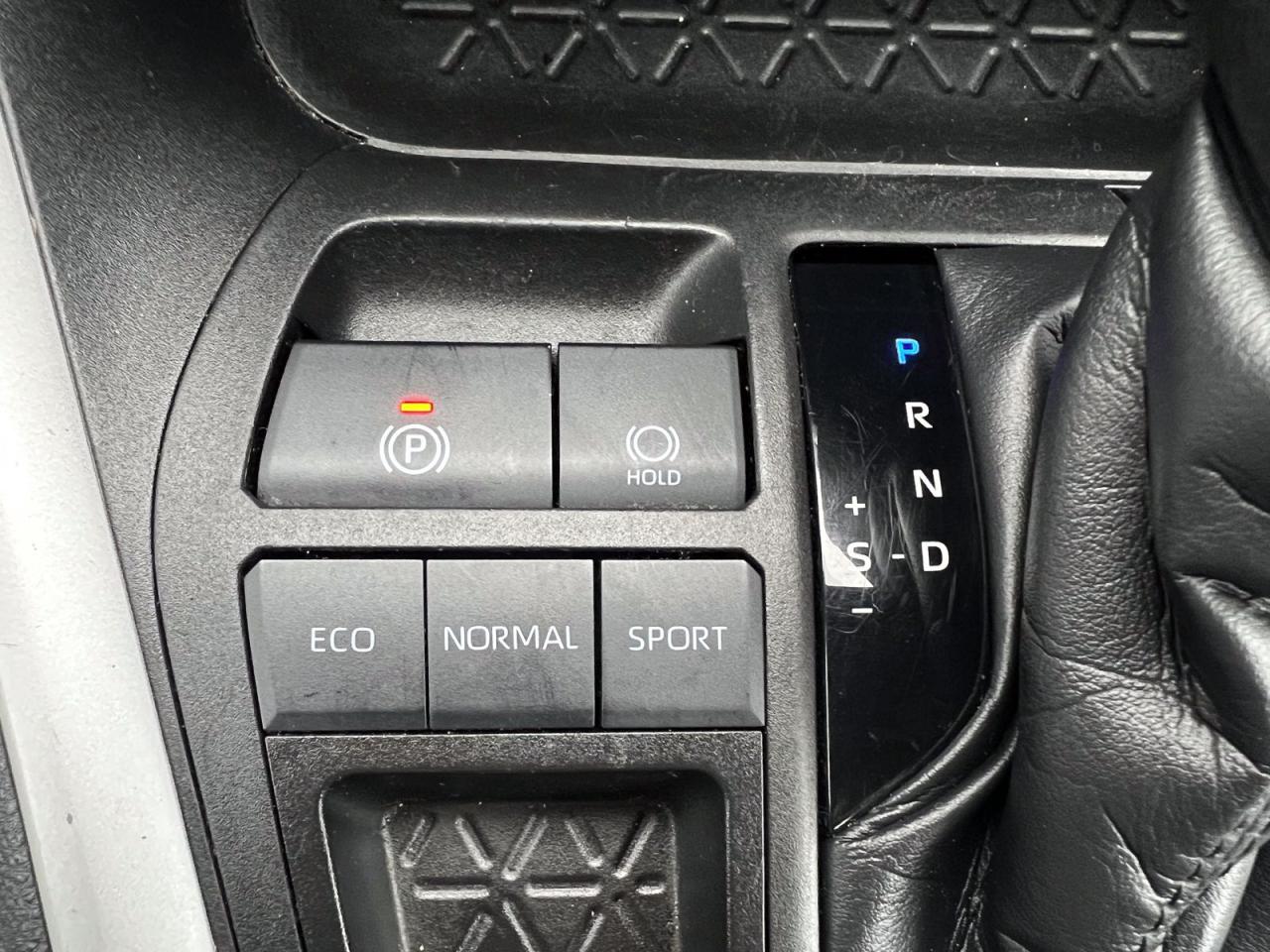 2021 Toyota RAV4 LE - Photo #10