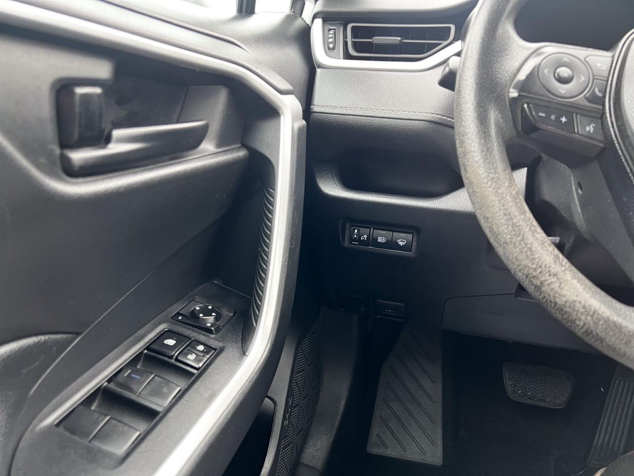 2021 Toyota RAV4 LE - Photo #13