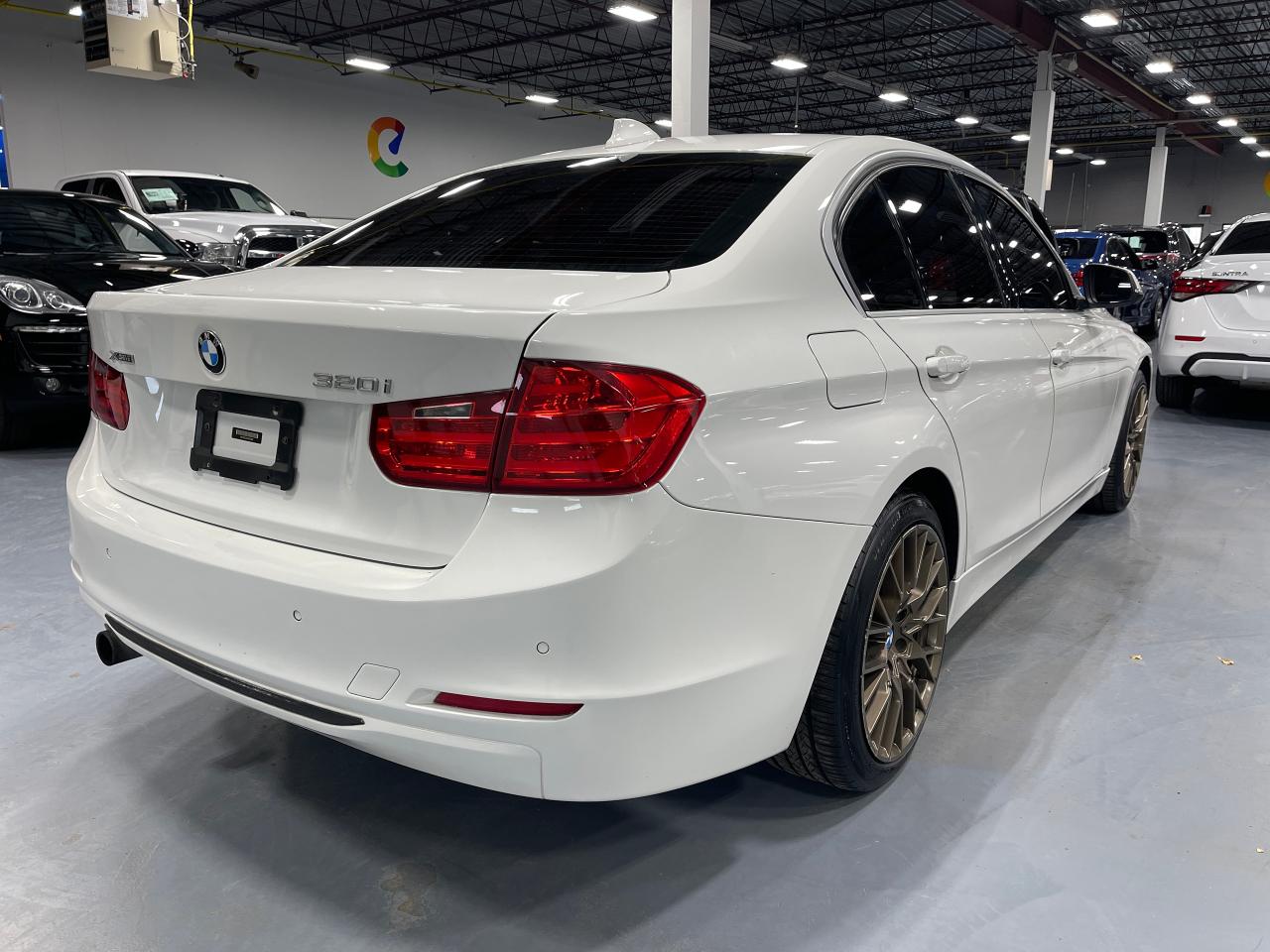 2014 BMW 3 Series 320i xDrive Photo4