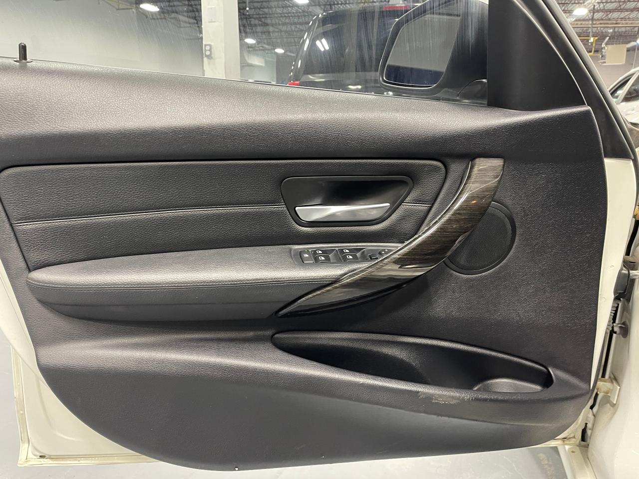 2014 BMW 3 Series 320i xDrive - Photo #12