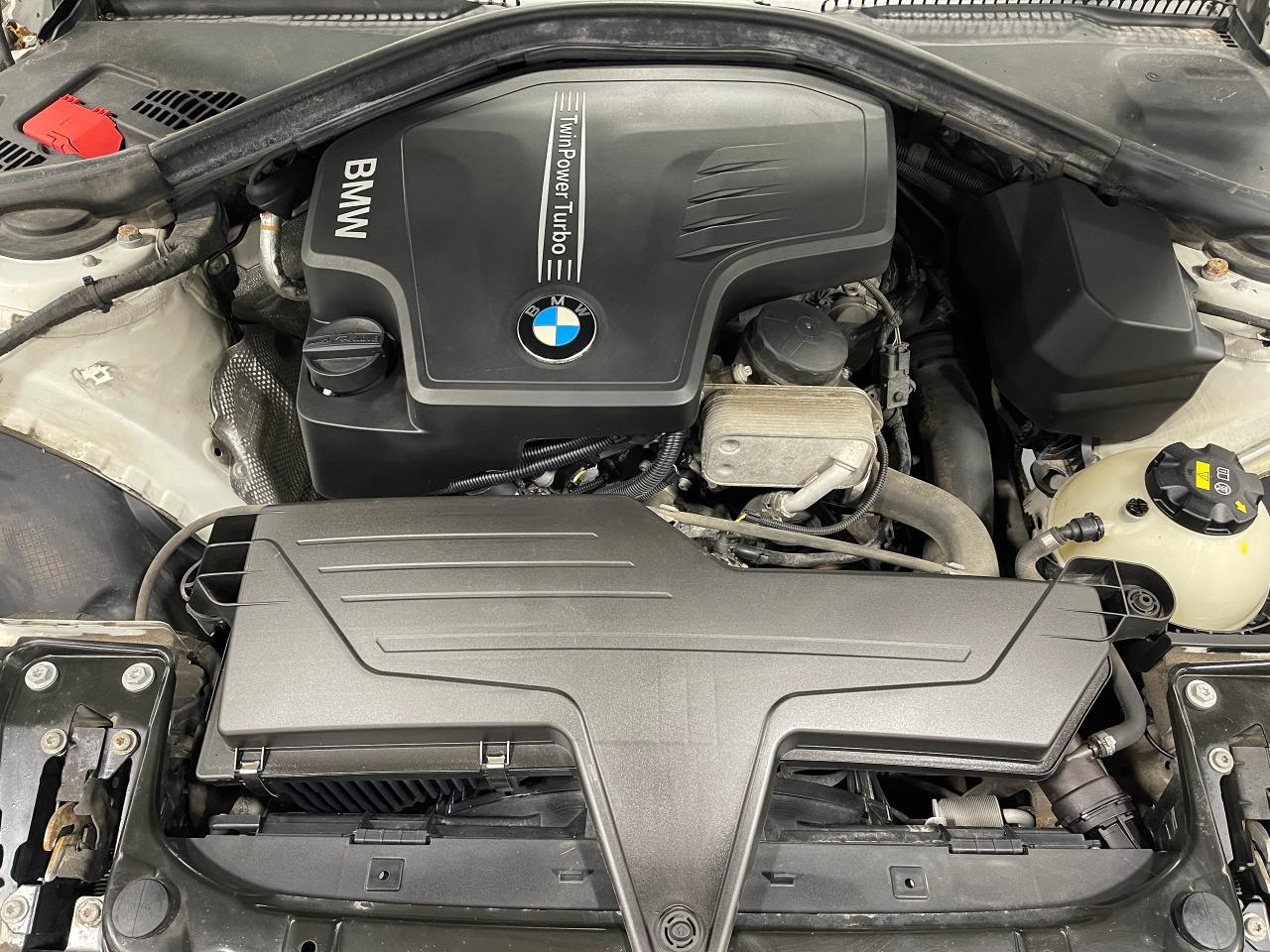 2014 BMW 3 Series 320i xDrive - Photo #9