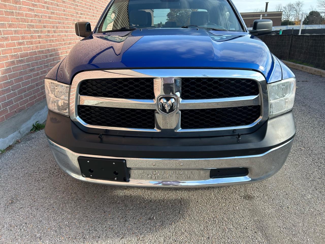 2016 RAM 1500 4WD QUAD CAB 140.5" ST - Photo #9