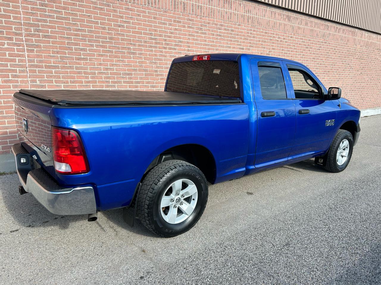 2016 RAM 1500 4WD QUAD CAB 140.5" ST - Photo #6