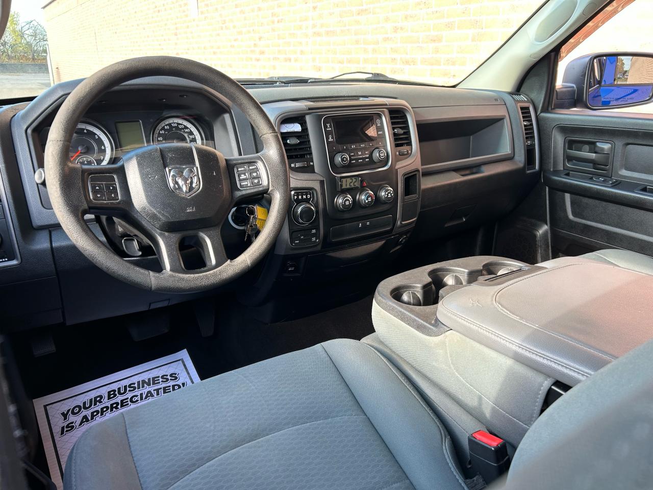 2016 RAM 1500 4WD QUAD CAB 140.5" ST - Photo #11