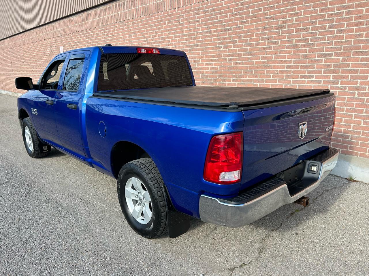 2016 RAM 1500 4WD QUAD CAB 140.5" ST - Photo #3