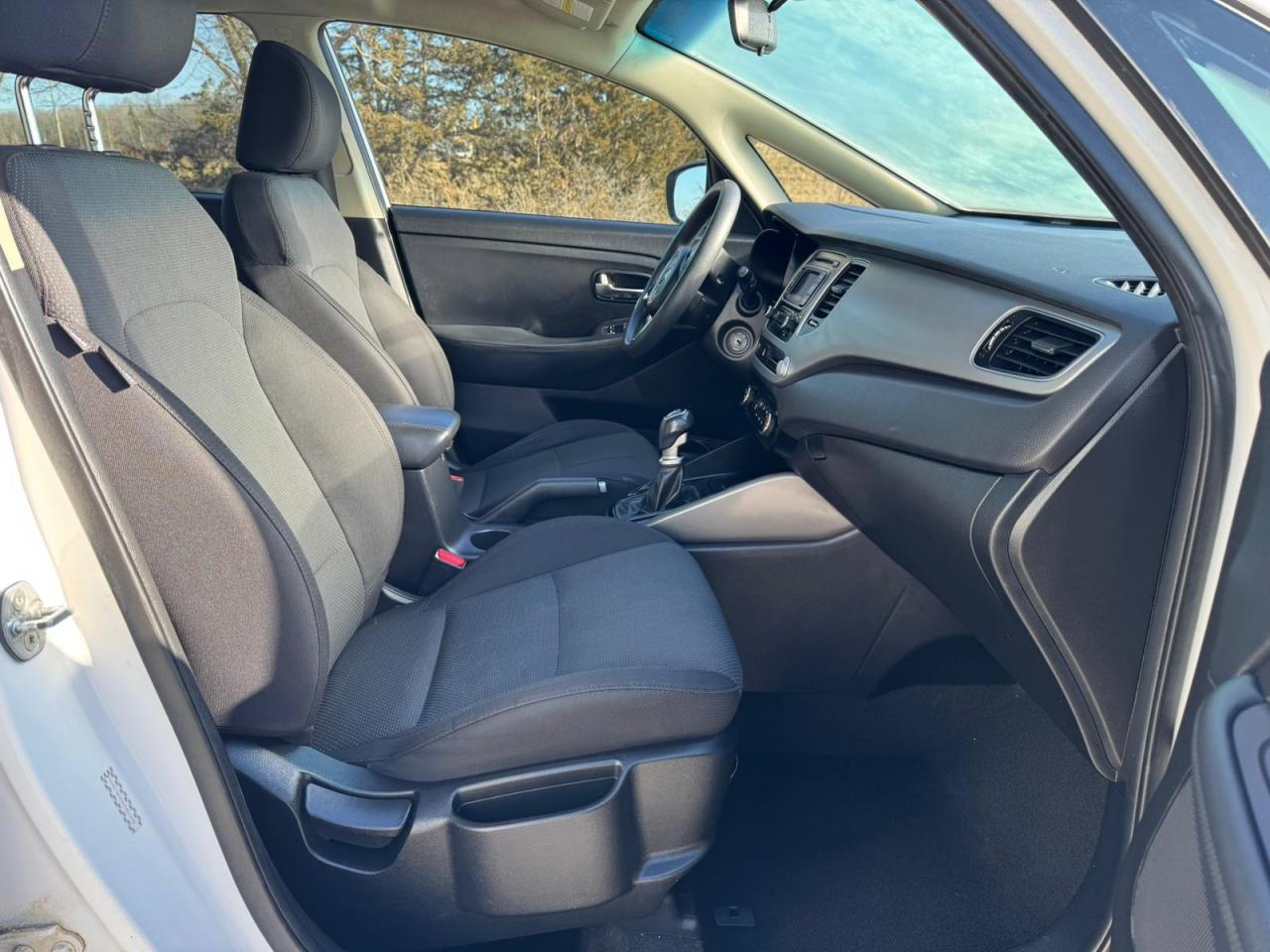2014 Kia Rondo 6 SPEED | SERVICE RECORDS | HTD SEATS | BLUETOOTH Photo6