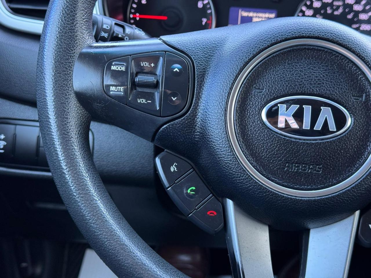 2014 Kia Rondo 6 SPEED | SERVICE RECORDS | HTD SEATS | BLUETOOTH Photo16
