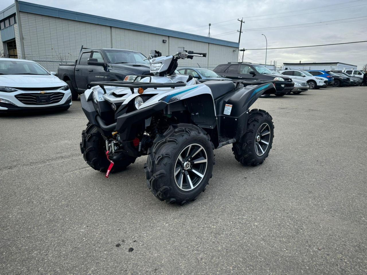 2024 Yamaha Grizzly 700 EPS SE $104 B/W - Photo #1
