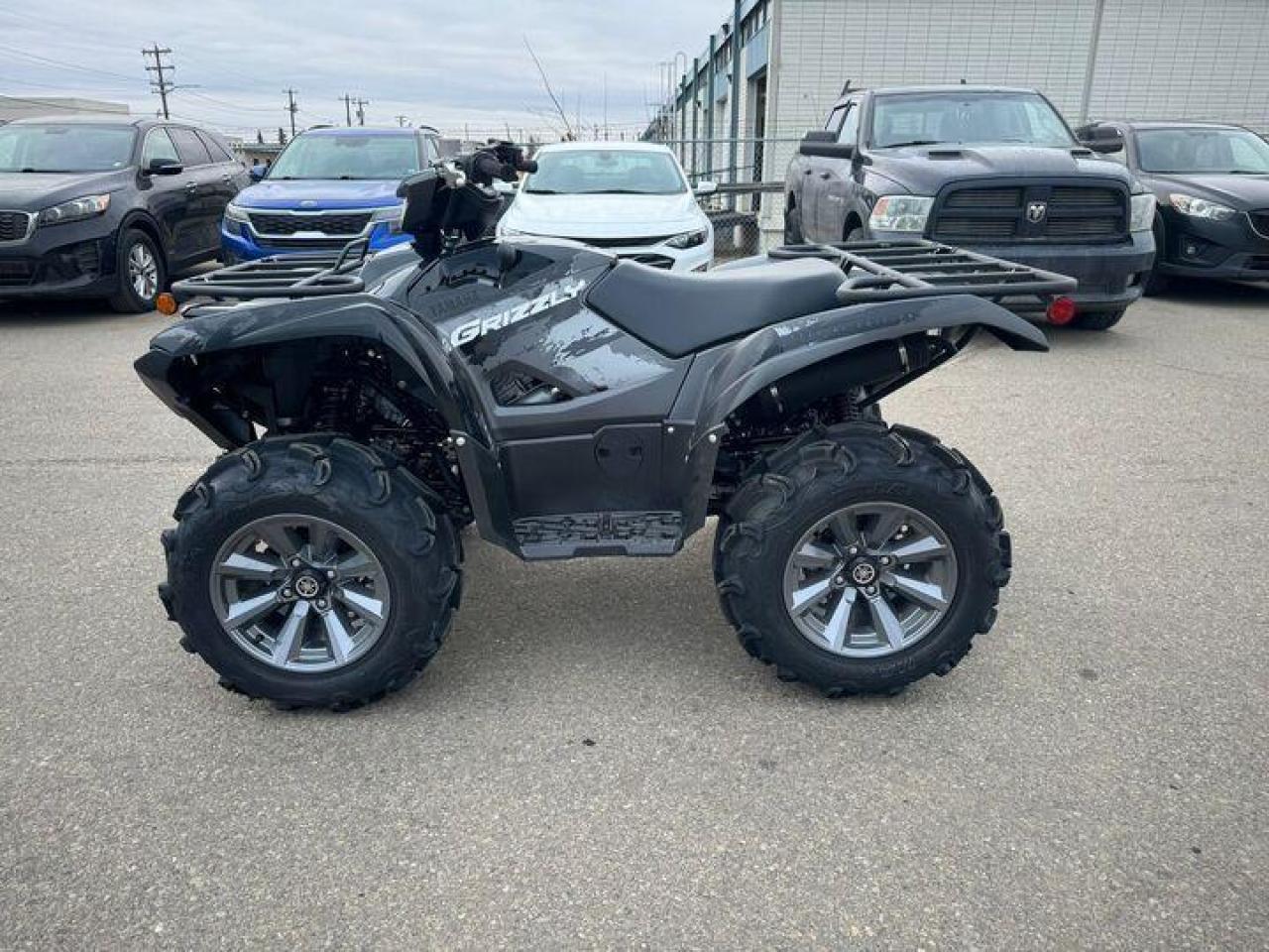 2025 Yamaha Grizzly 700 EPS SE $114 B/W - Photo #2