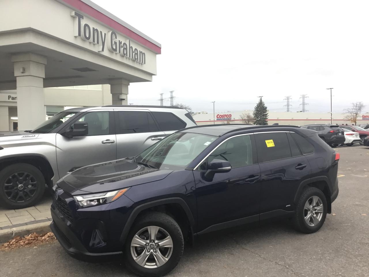 Used 2023 Toyota RAV4 Hybrid XLE for sale in Ottawa, ON