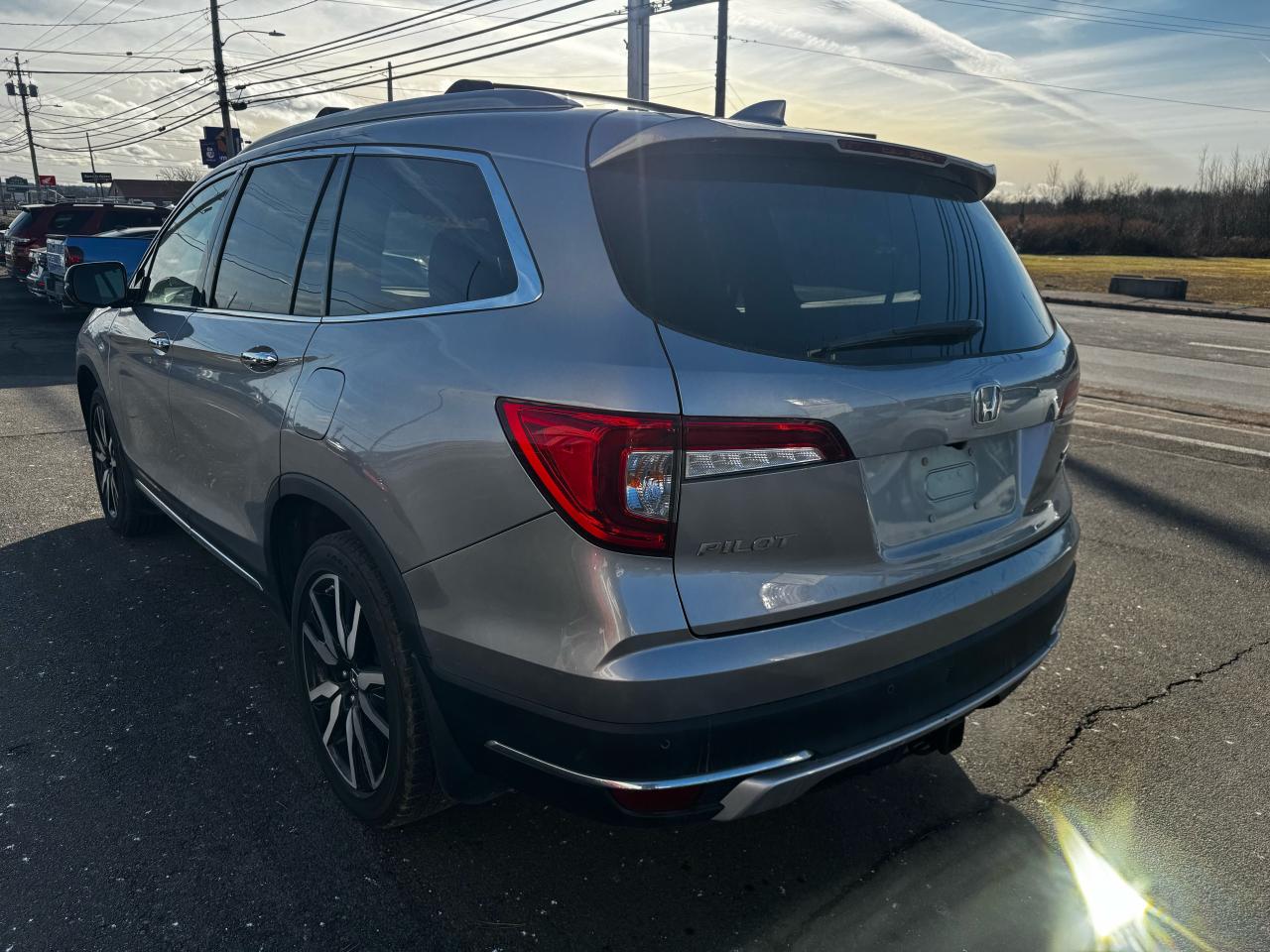 2020 Honda Pilot Touring 7-Passenger Photo3