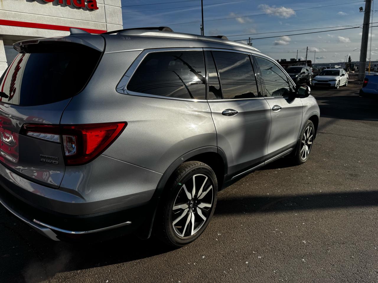 2020 Honda Pilot Touring 7-Passenger Photo2