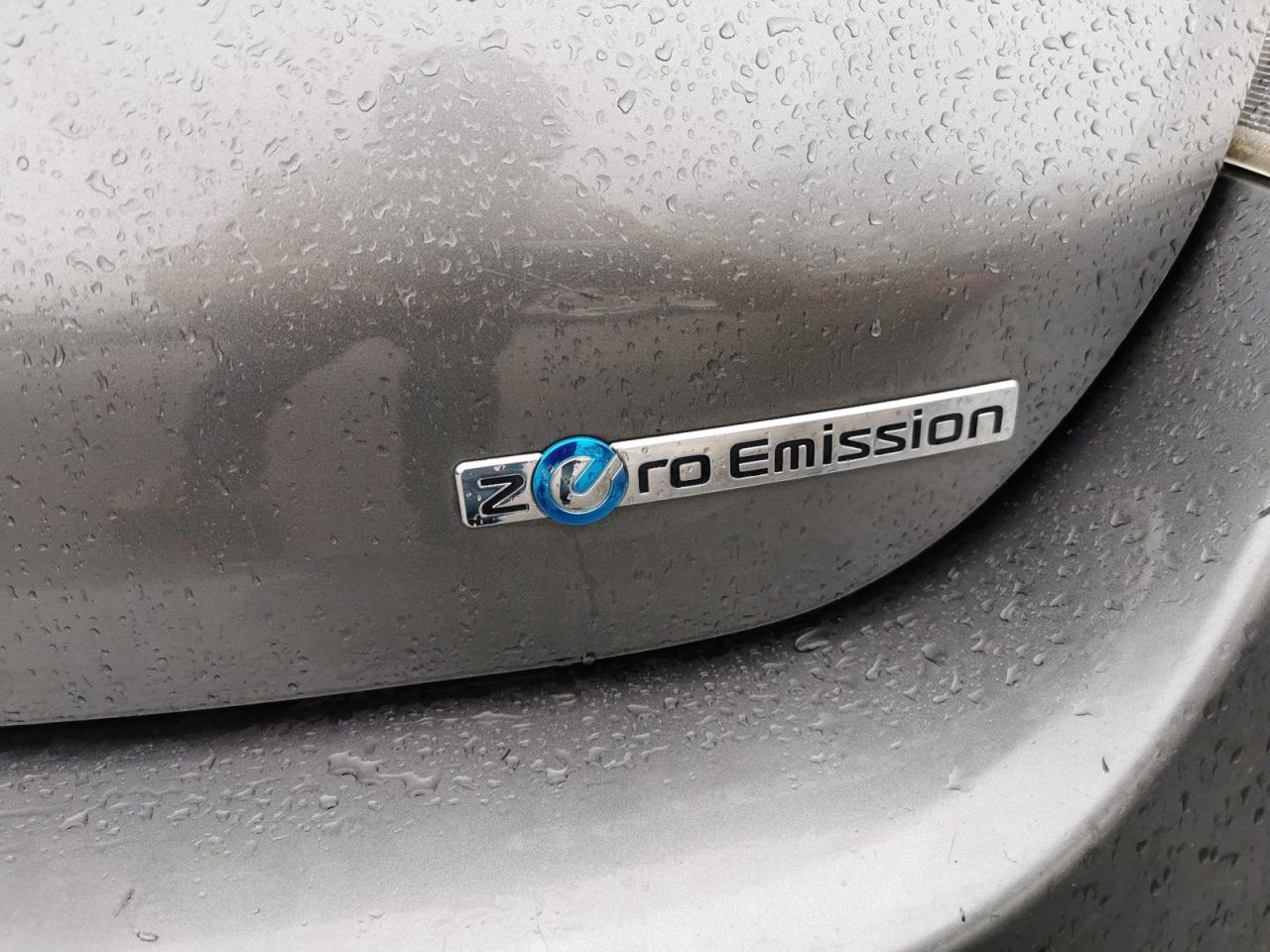 2015 Nissan Leaf S - Photo #11