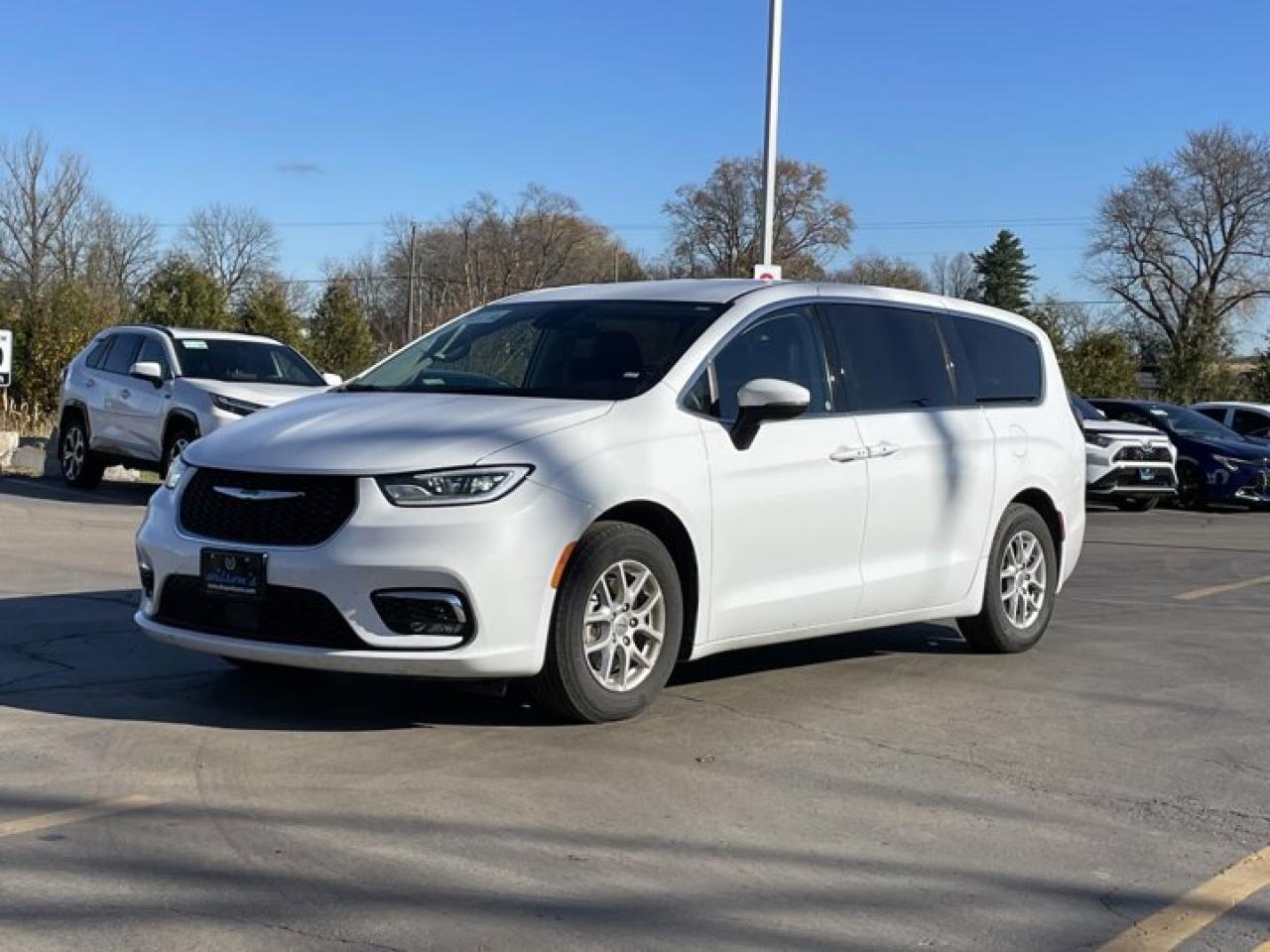 Used 2023 Chrysler Pacifica Touring L Leather | CarPlay + Android | Heated Steering + Seats | Remote Start, more!! for sale in Guelph, ON