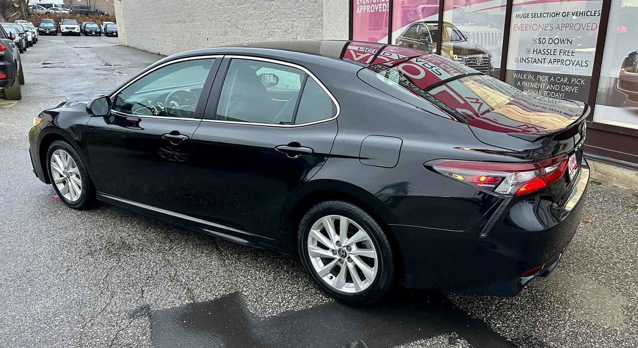 2022 Toyota Camry SE Photo4