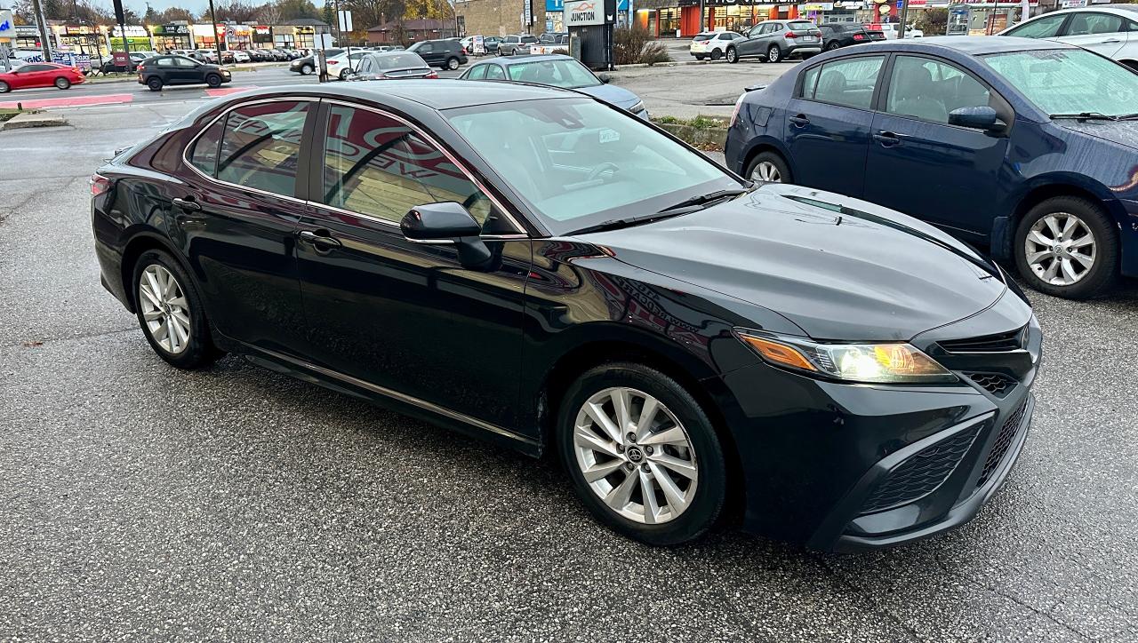 2022 Toyota Camry SE Photo3