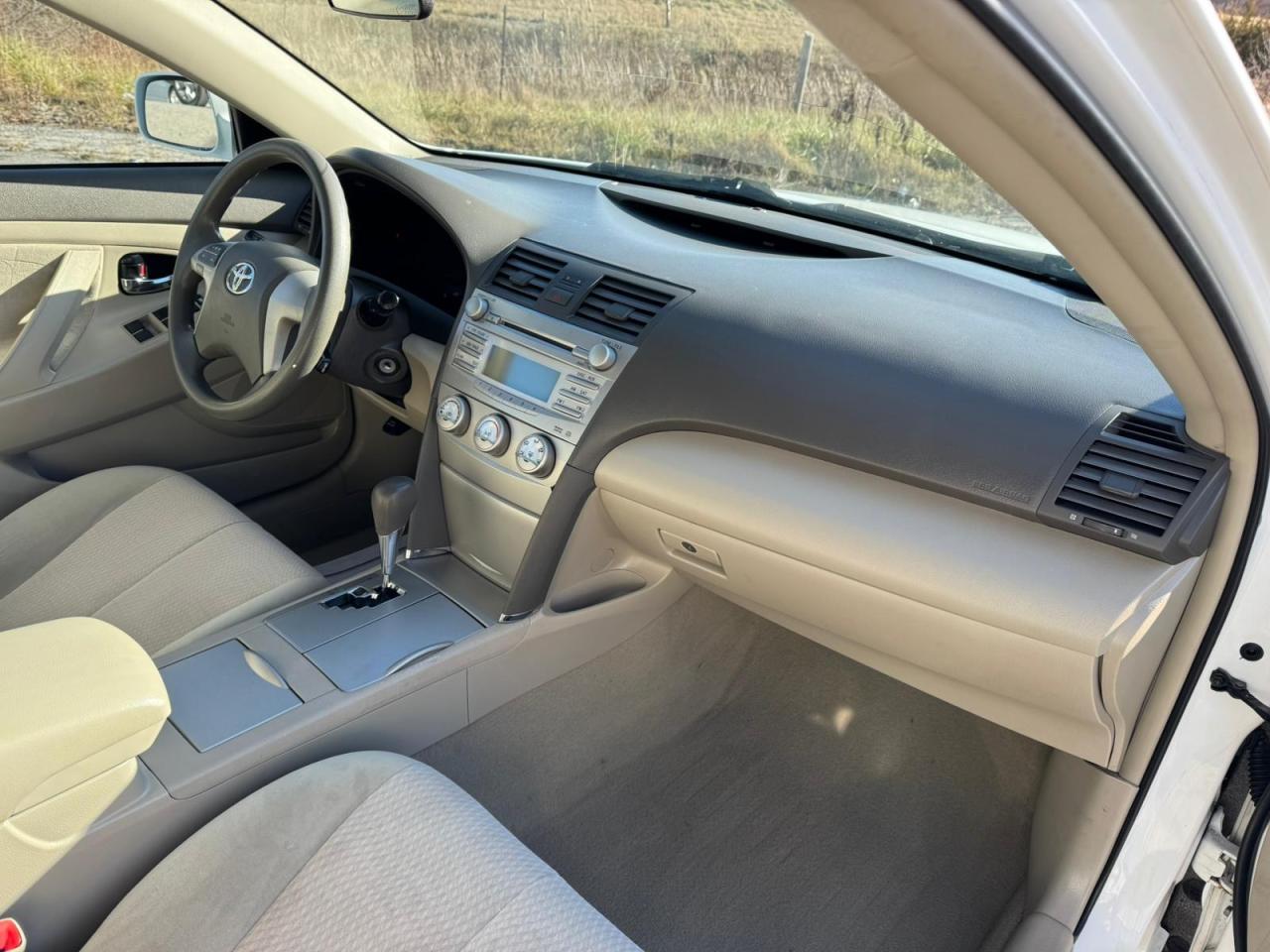 2011 Toyota Camry LE | LOW KM | SERVICE RECORDS Photo5