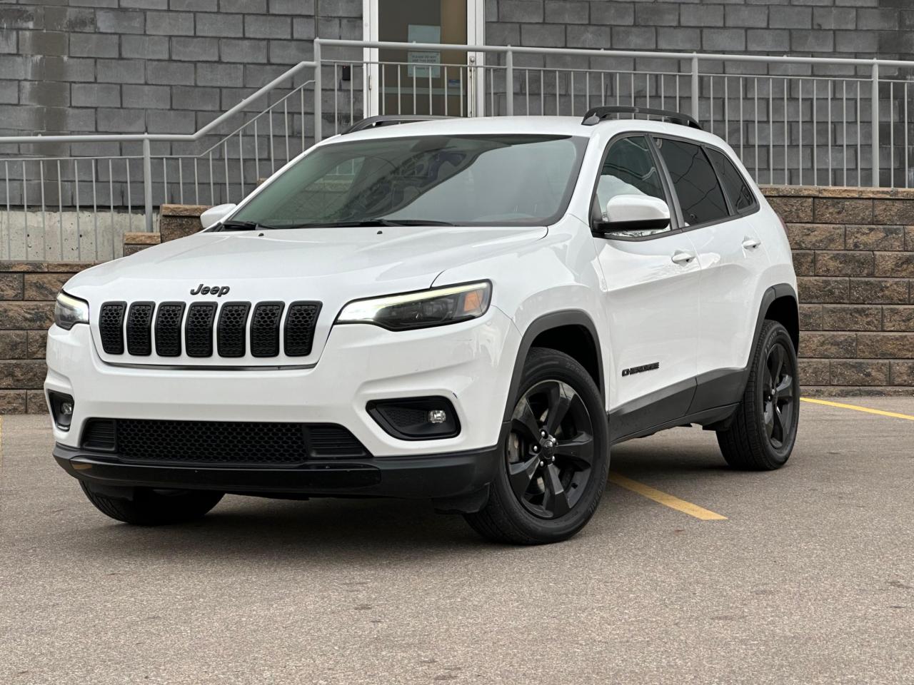 Used 2019 Jeep Cherokee LATITUDE 4X4 | HEATED SEATS | CARPLAY | BACKUP CAM | $0 DOWN for sale in Calgary, AB