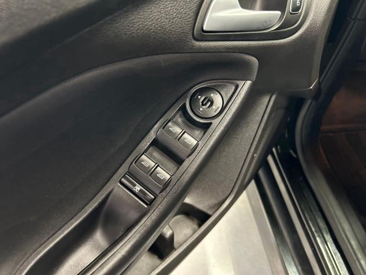 2015 Ford Focus SE  NO ACCIDENDS Photo