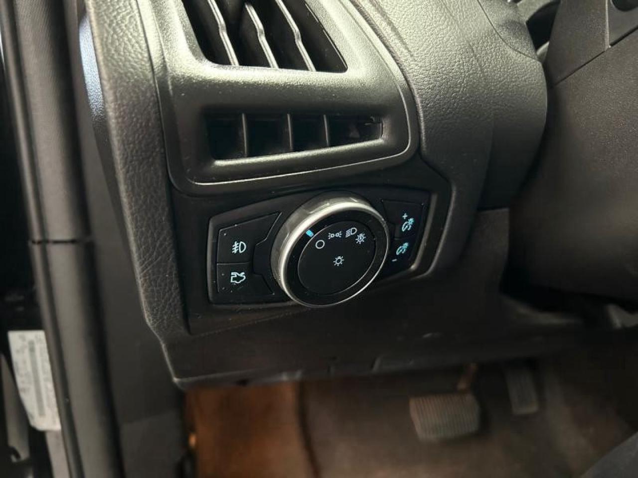 2015 Ford Focus SE  NO ACCIDENDS Photo