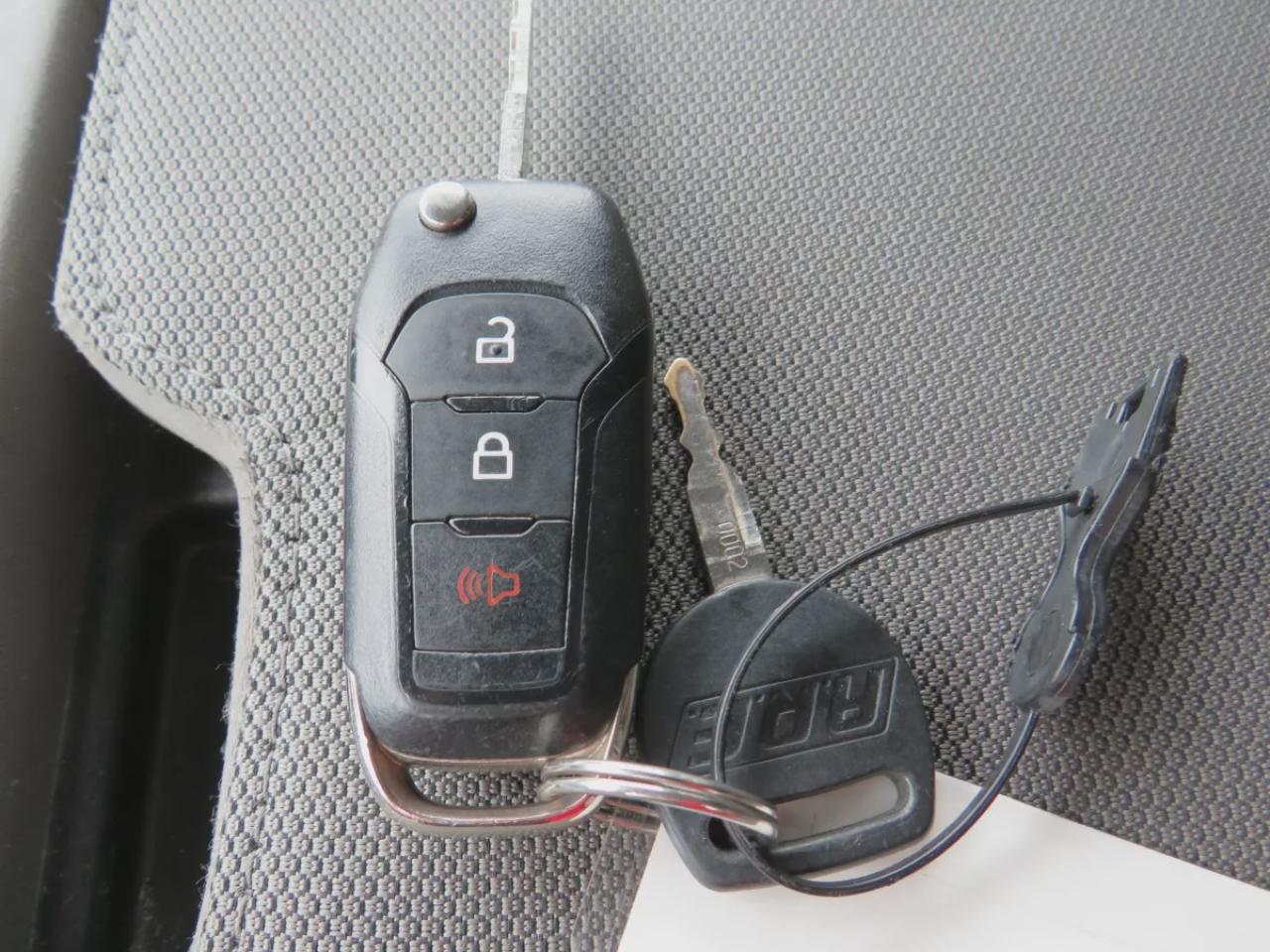 2020 Ford F-150 XLT (**CLEAN TITLE/NO ACCIDENTS!!**SAFETY/CERTIFIED!!**RUNNING BOARDS**RUNNING BOARDS**TRAILER HITCH**FRONT TOW HOOKS**FOG LIGHTS**DIGITAL TOUCHSCREEN**REVERSE CAMERA**USB/AUX**CRUISE CONTROL**BLUETOOTH**) Photo