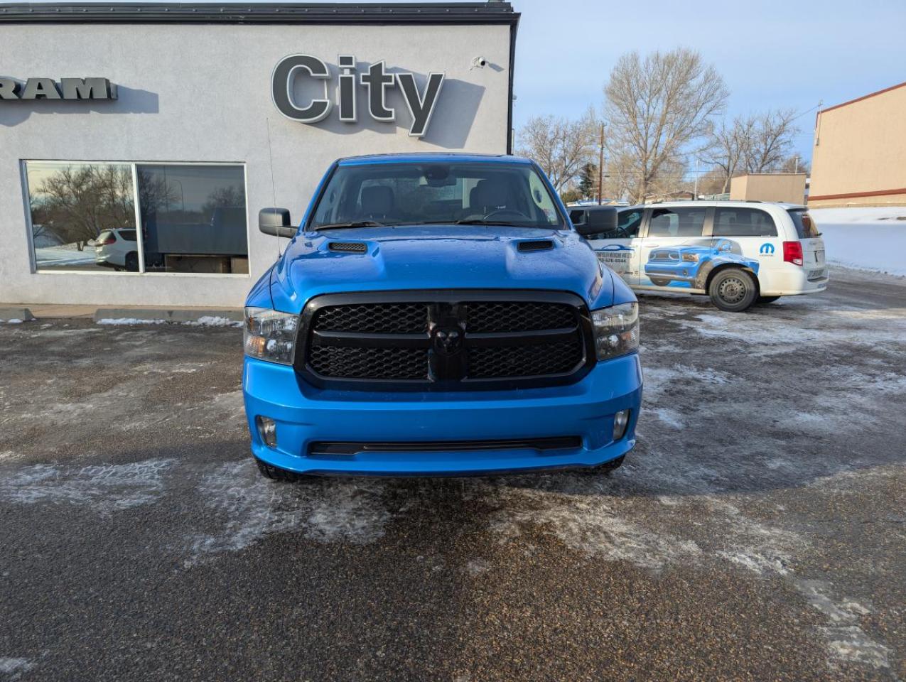 Used 2022 RAM 1500 Classic Express cabine d'équipe 4x4 caisse de 5 pi 7 po for sale in Medicine Hat, AB