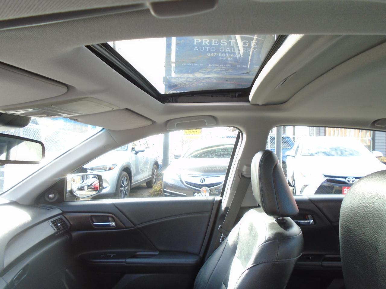 2015 Honda Accord TOURING / NAVI /REAR CAM /HEATED SEATS / SUNROOF/ - Photo #11